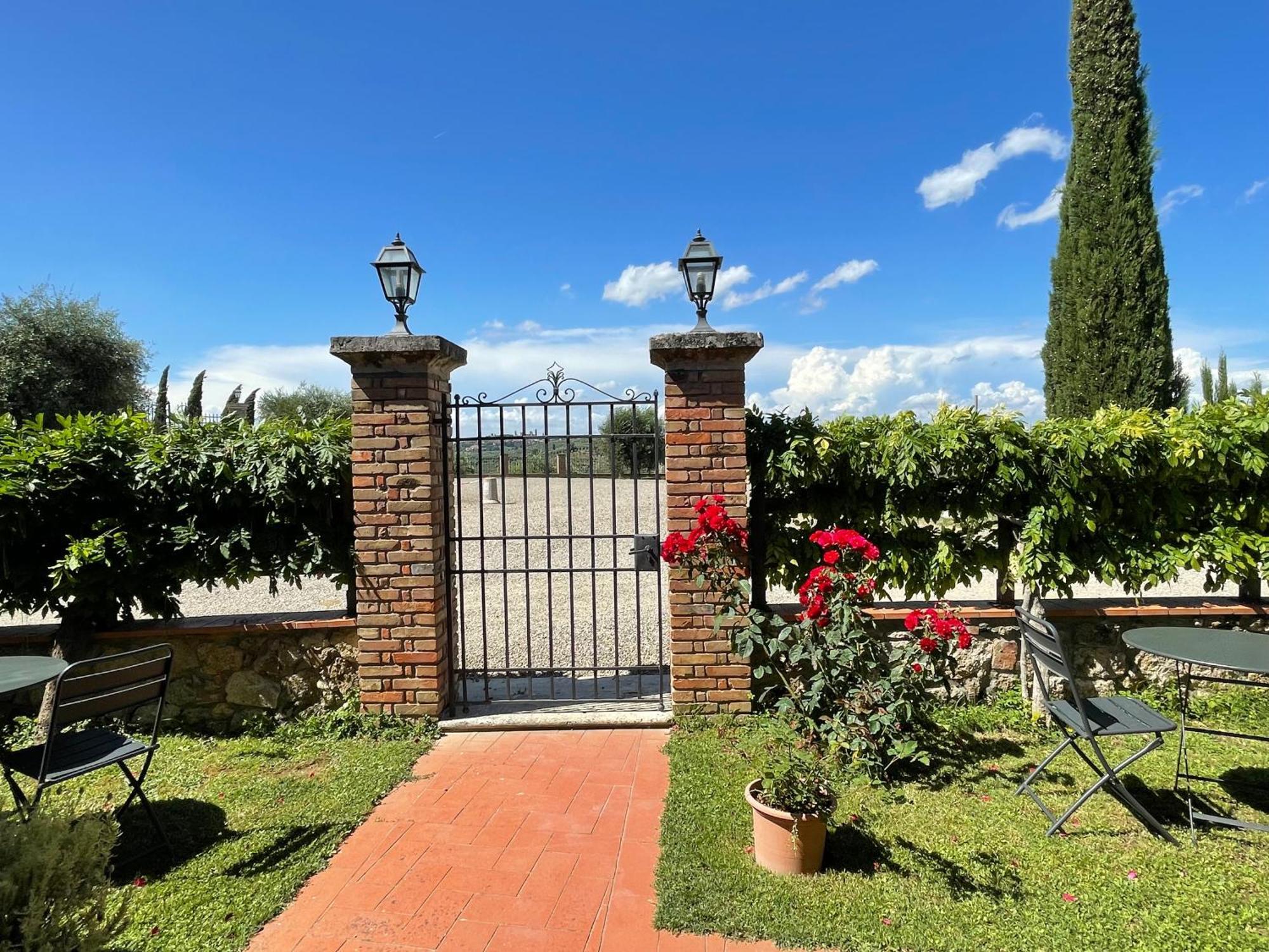 Agriturismo Castello Di Montauto Сан-Джиминьяно Экстерьер фото