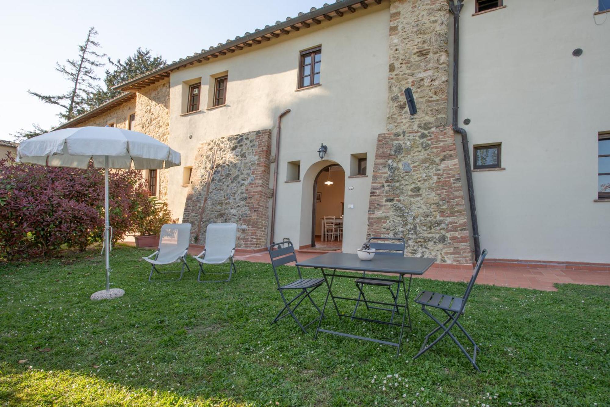 Agriturismo Castello Di Montauto Сан-Джиминьяно Экстерьер фото